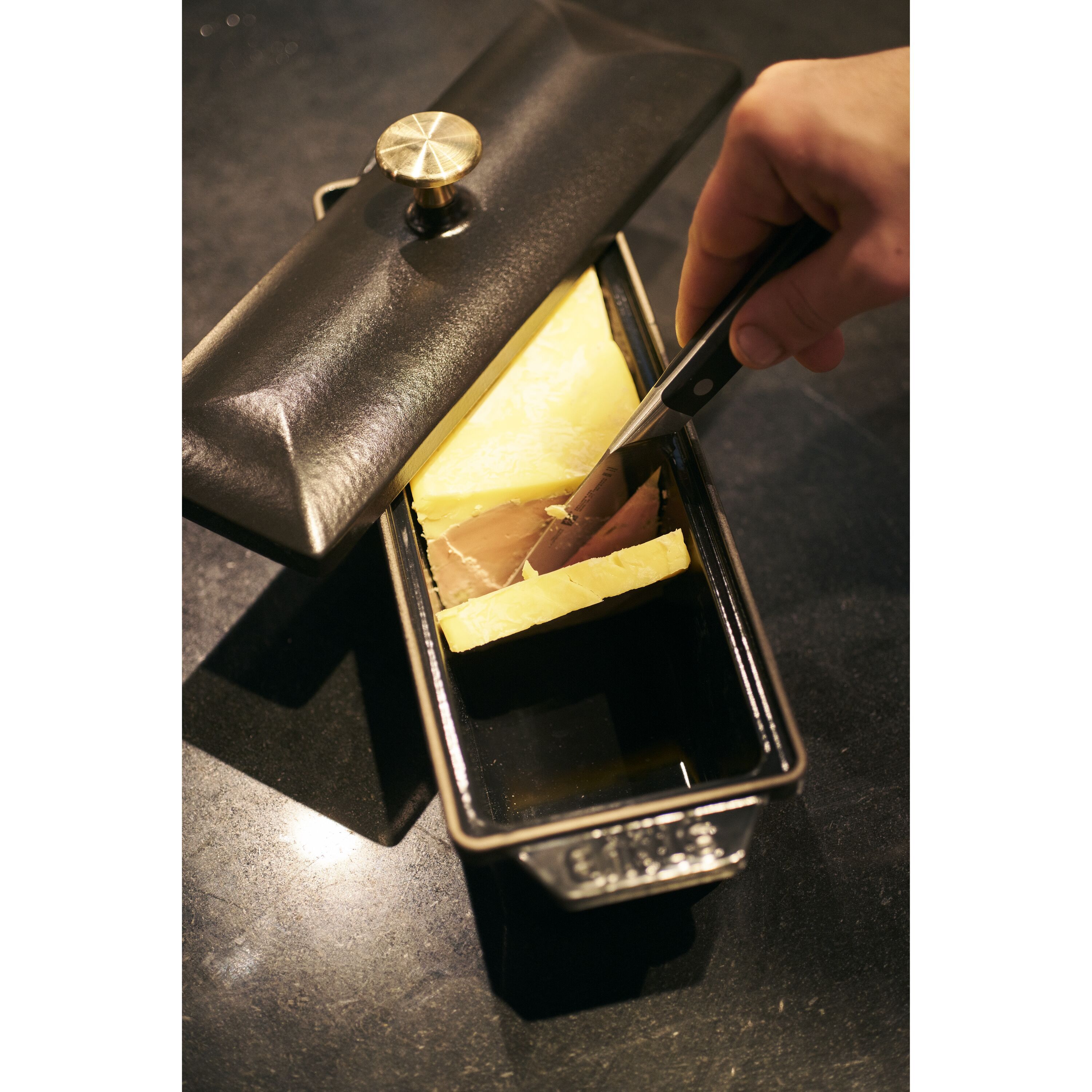 30 x 11 cm rectangular Cast iron Terrine black