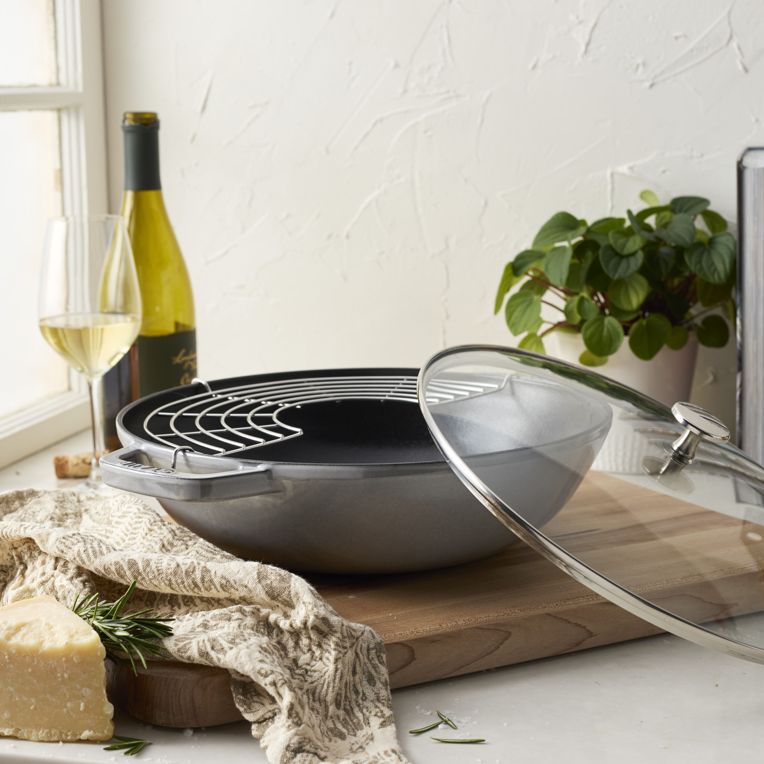 30 cm Cast iron Wok with glass lid graphite-grey