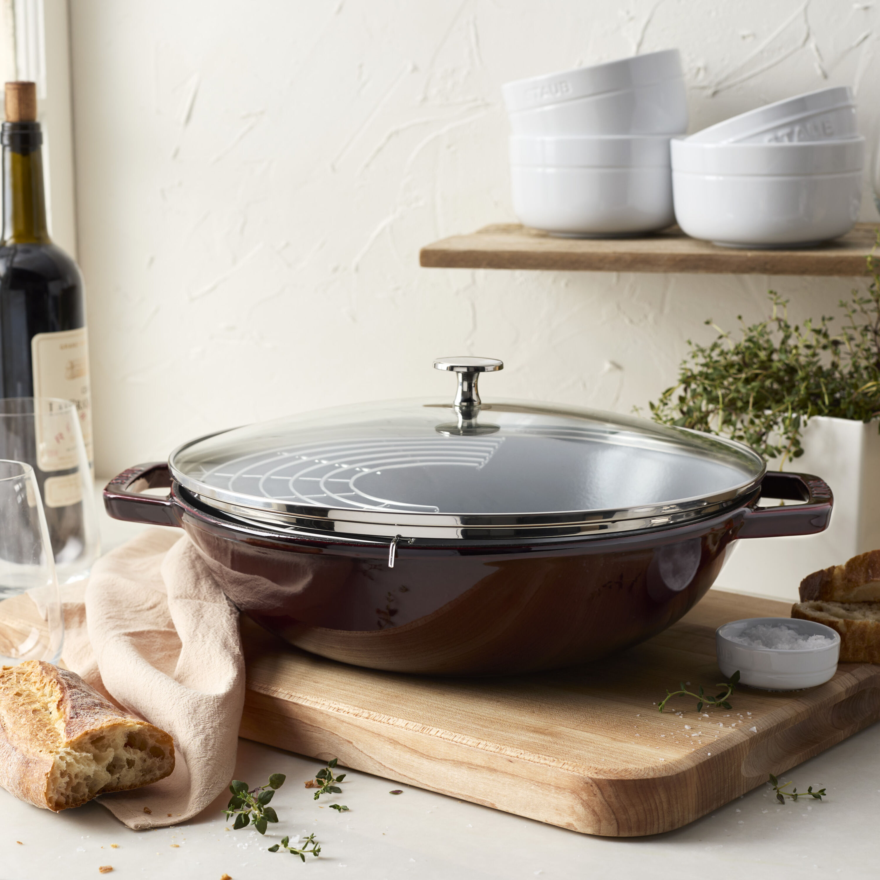 30 cm Cast iron Wok with glass lid grenadine-red