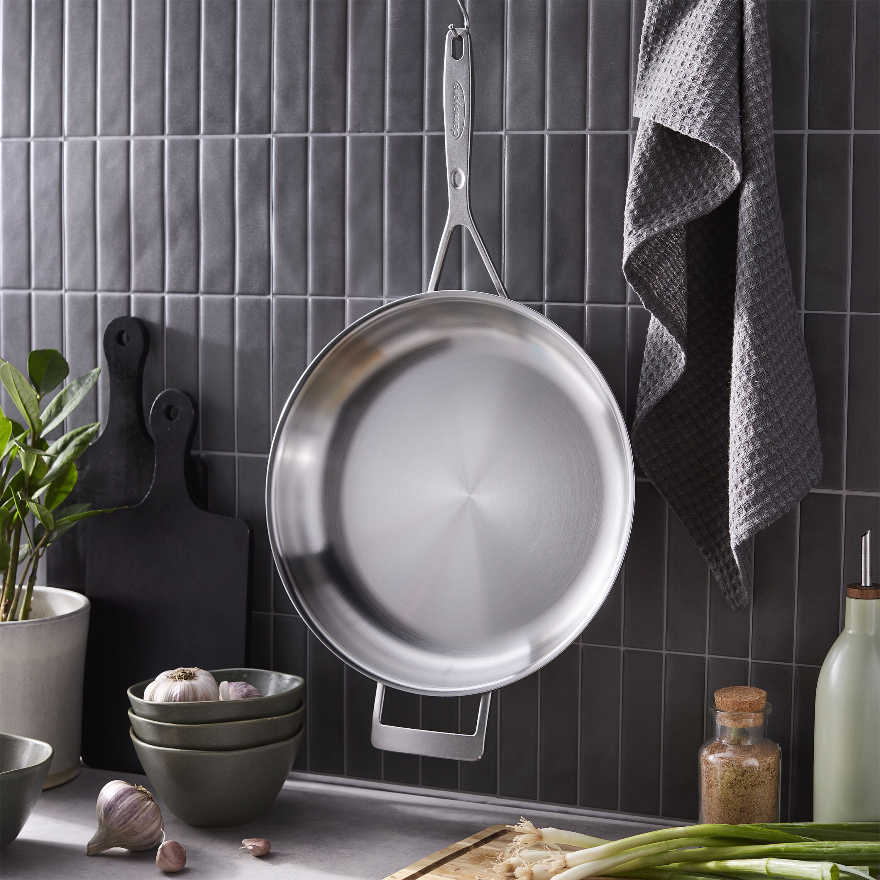 32 cm 18/10 Stainless Steel Frying pan silver
