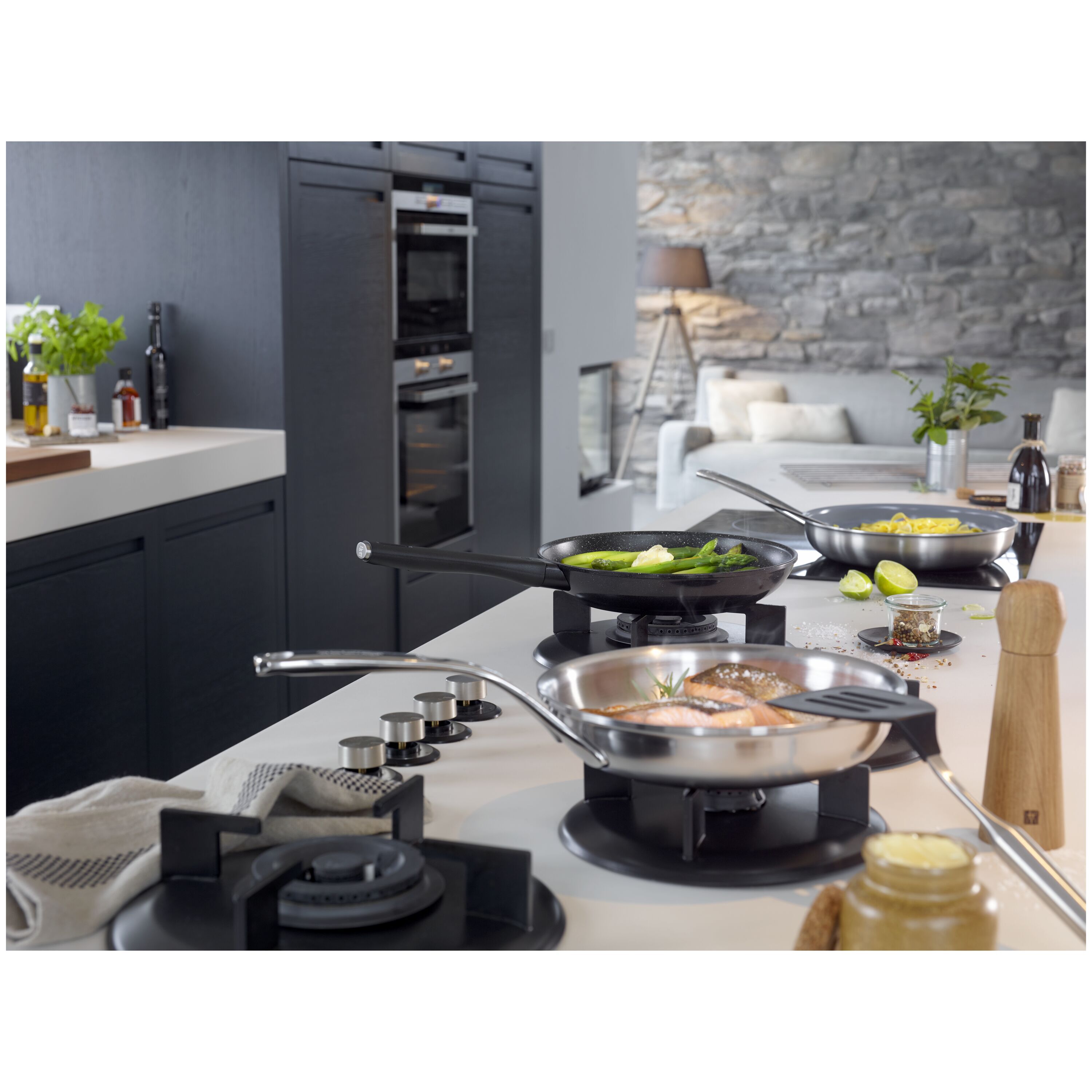 32 cm 18/10 Stainless Steel Frying pan silver