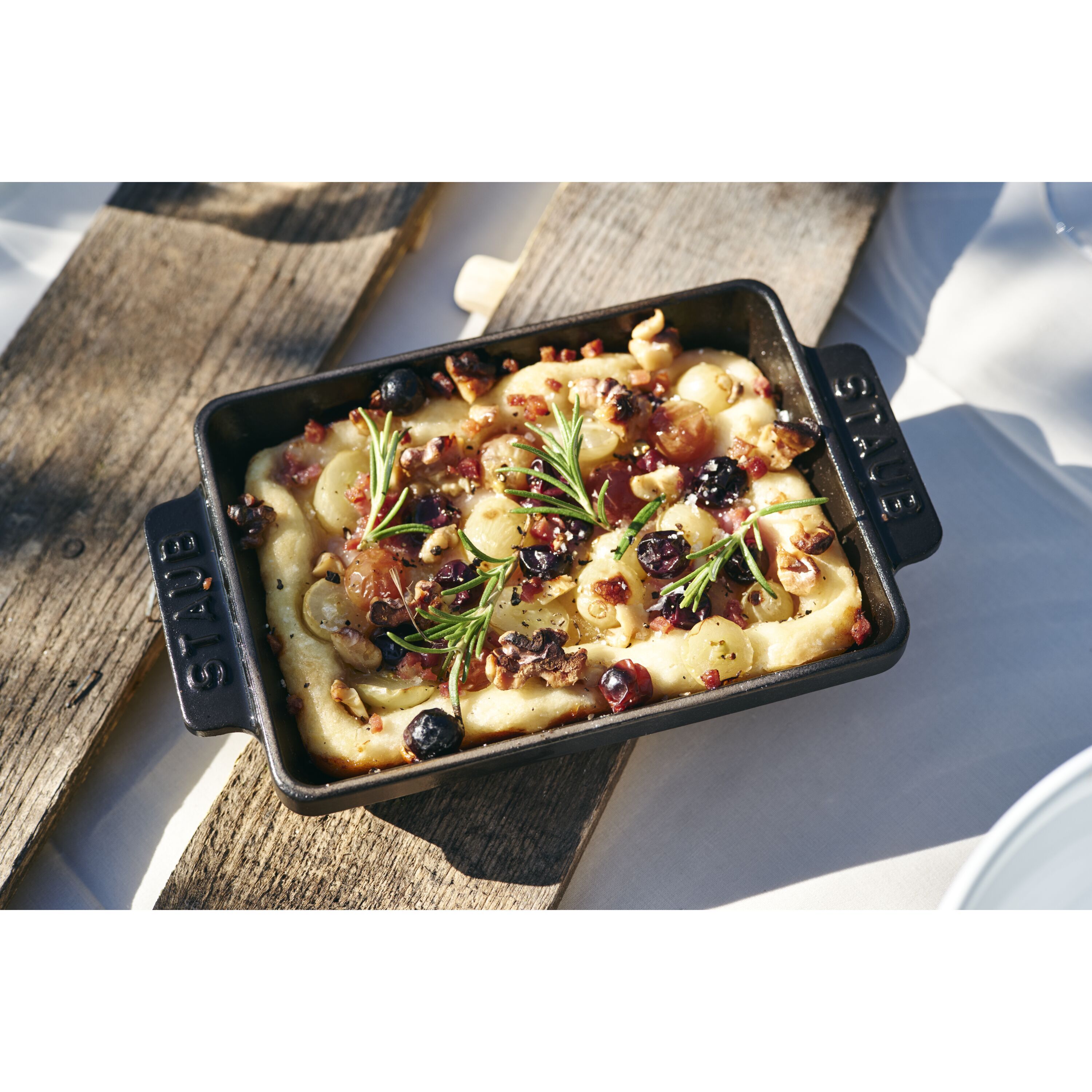 15 x 11 cm rectangular Cast iron Oven dish black
