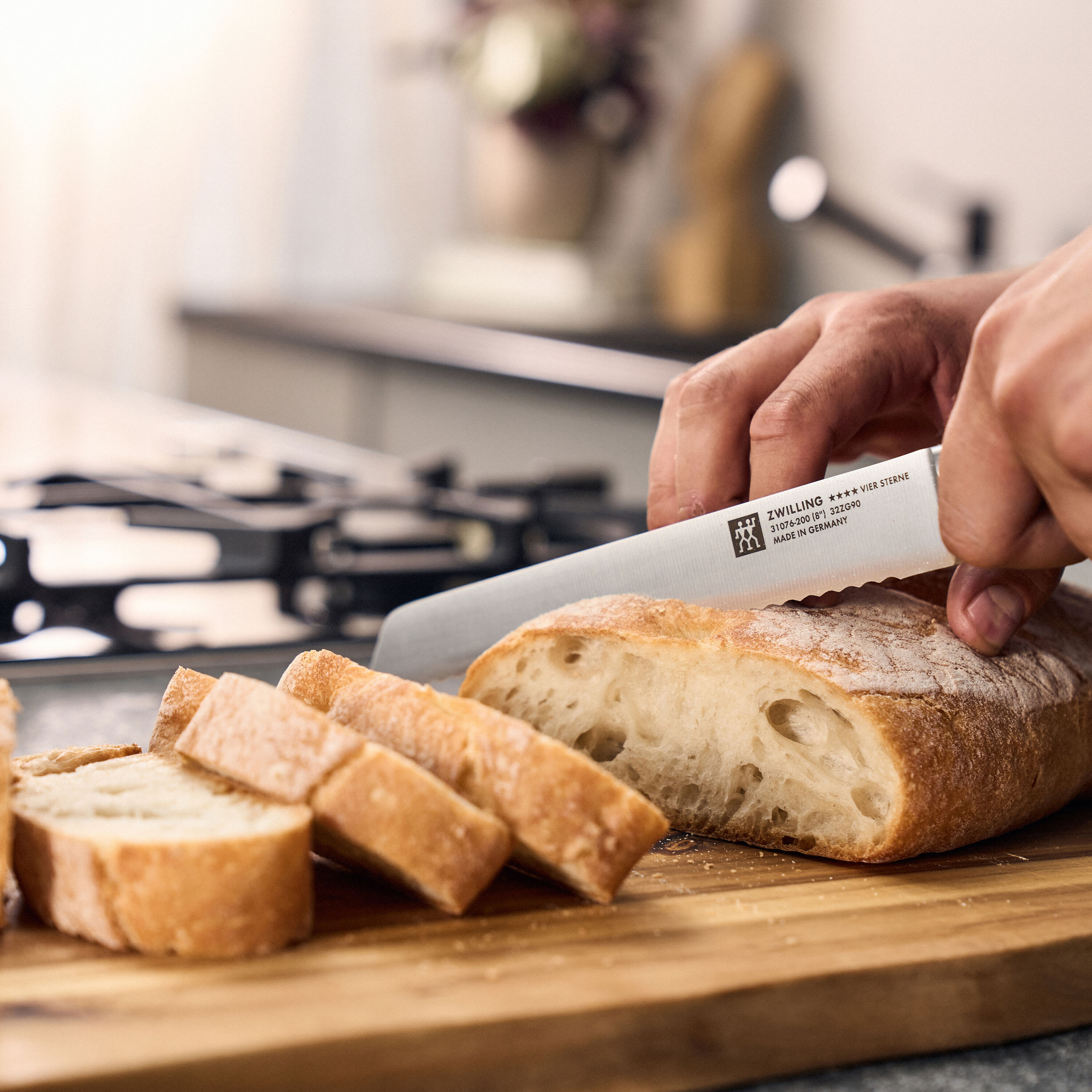 Bread knife 20 cm, Wavecut Edge