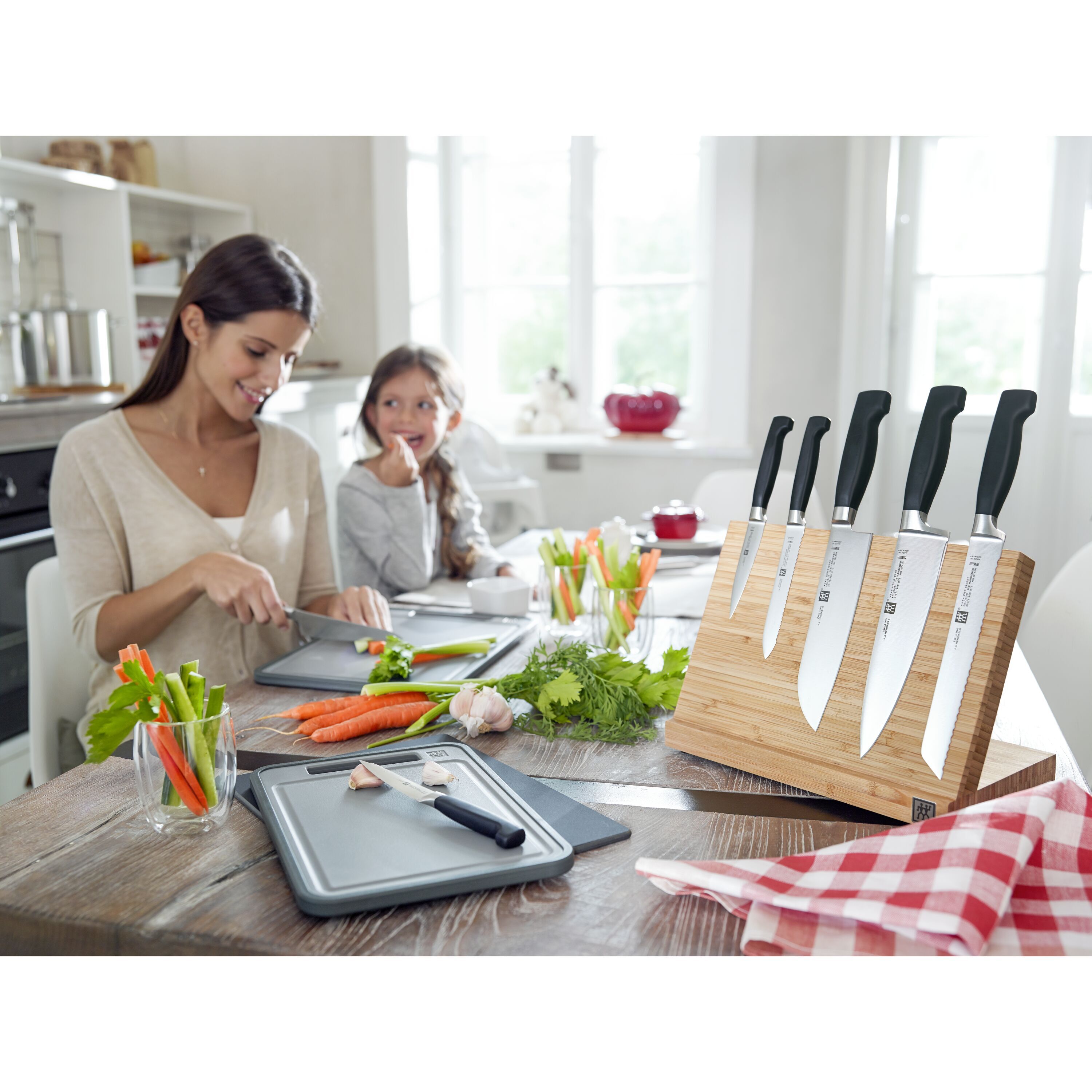 5 slot brown Knife block empty magnetic