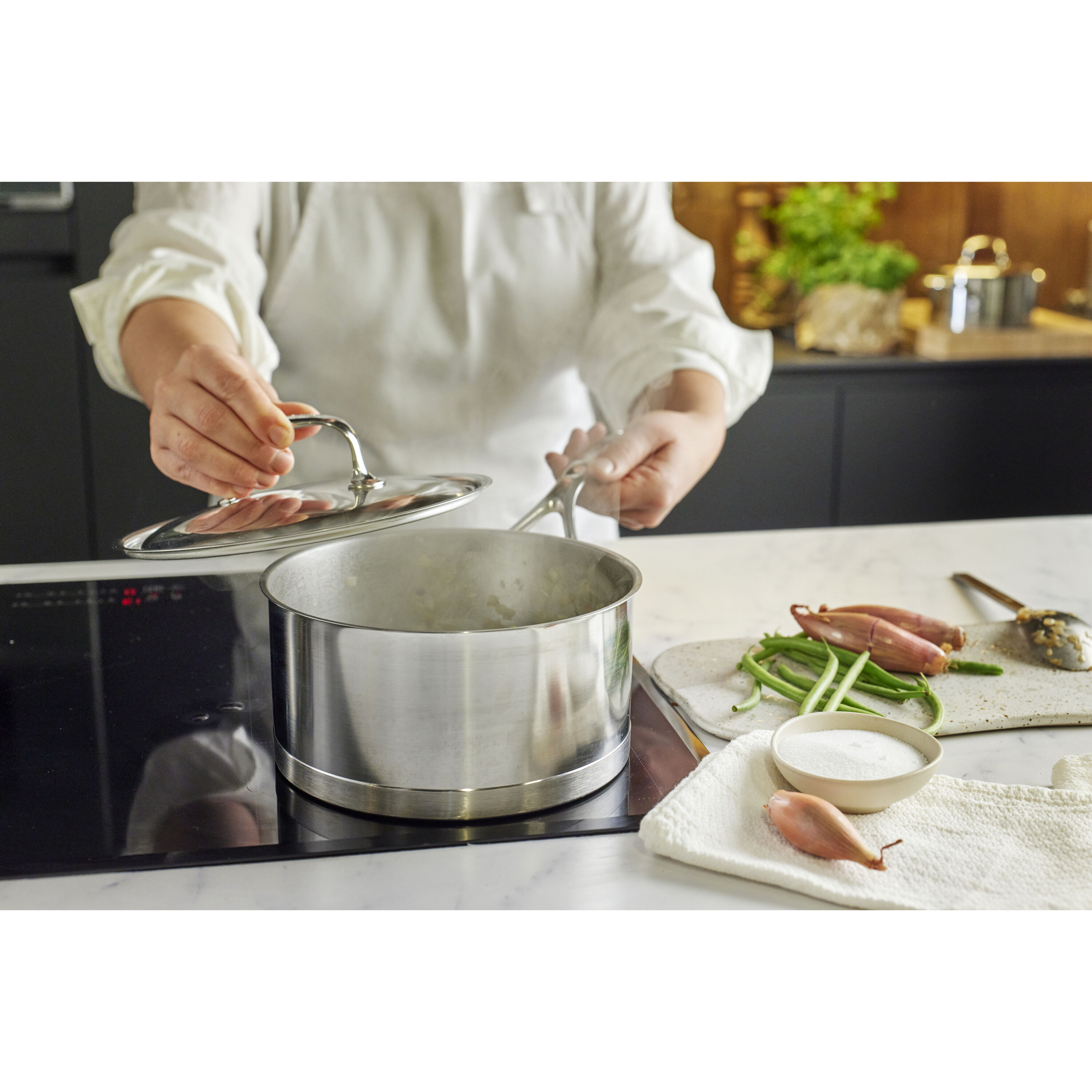 18 cm 18/10 Stainless Steel Saucepan with lid silver