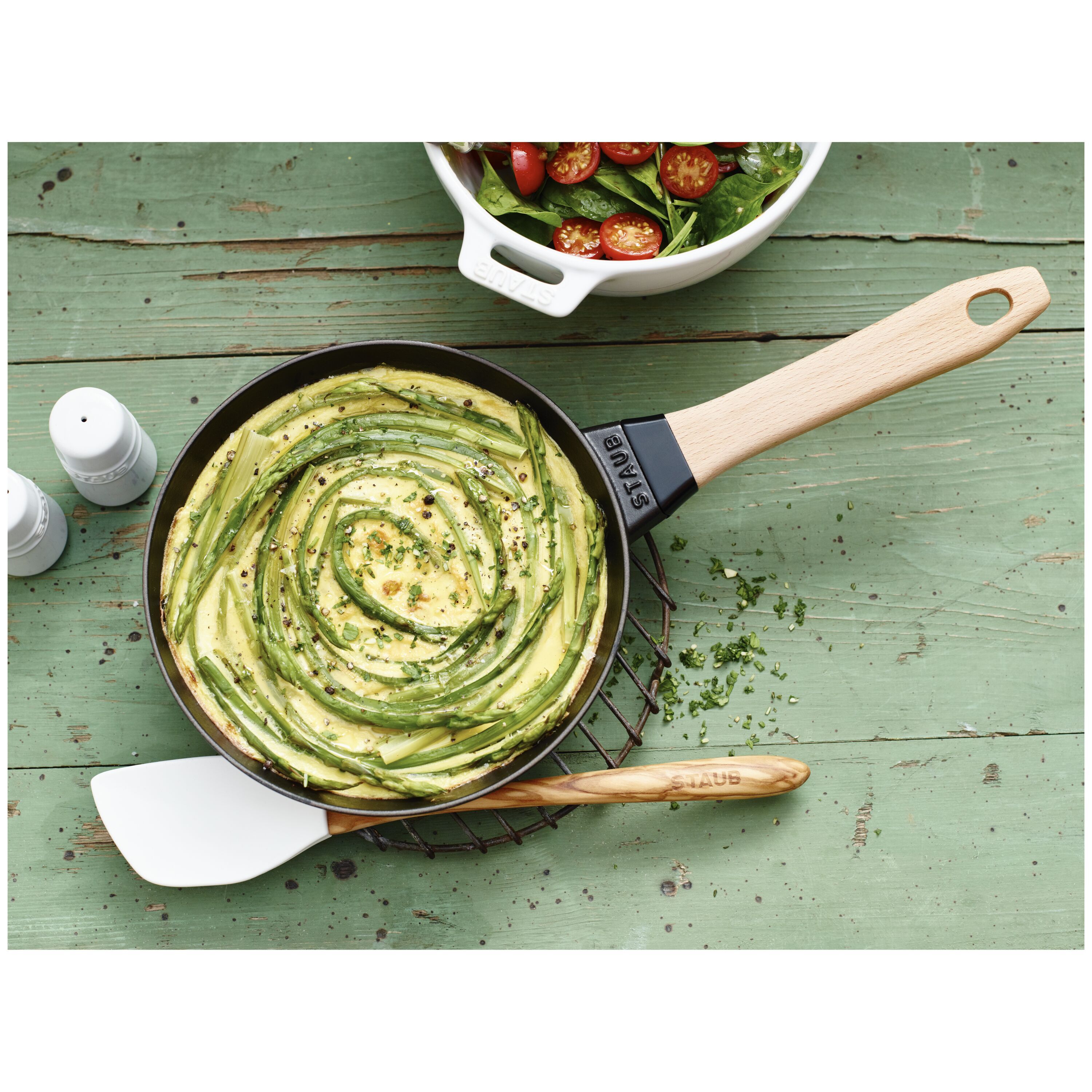 20 cm Cast iron Frying pan with wooden handle black