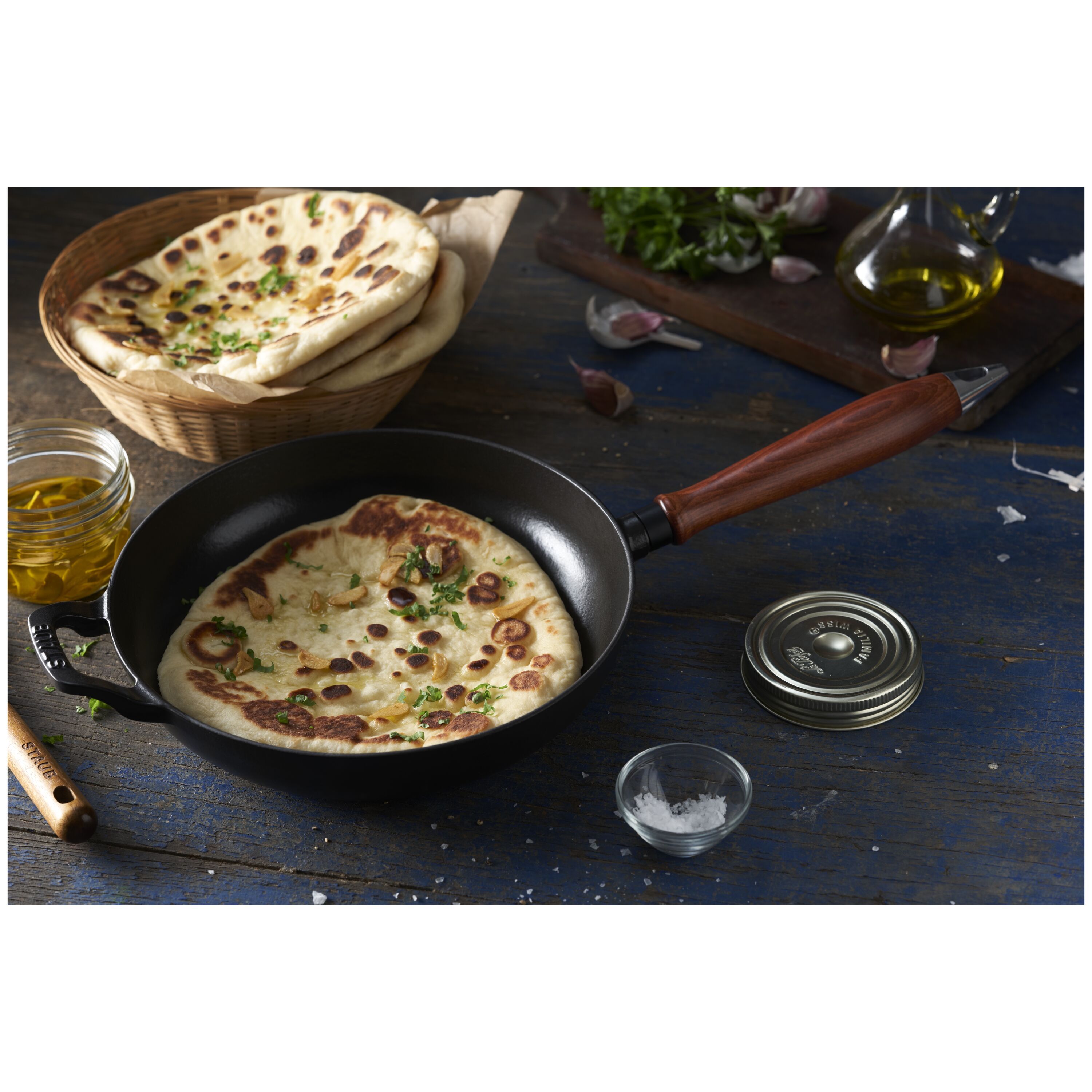 24 cm Cast iron Frying pan with wooden handle black