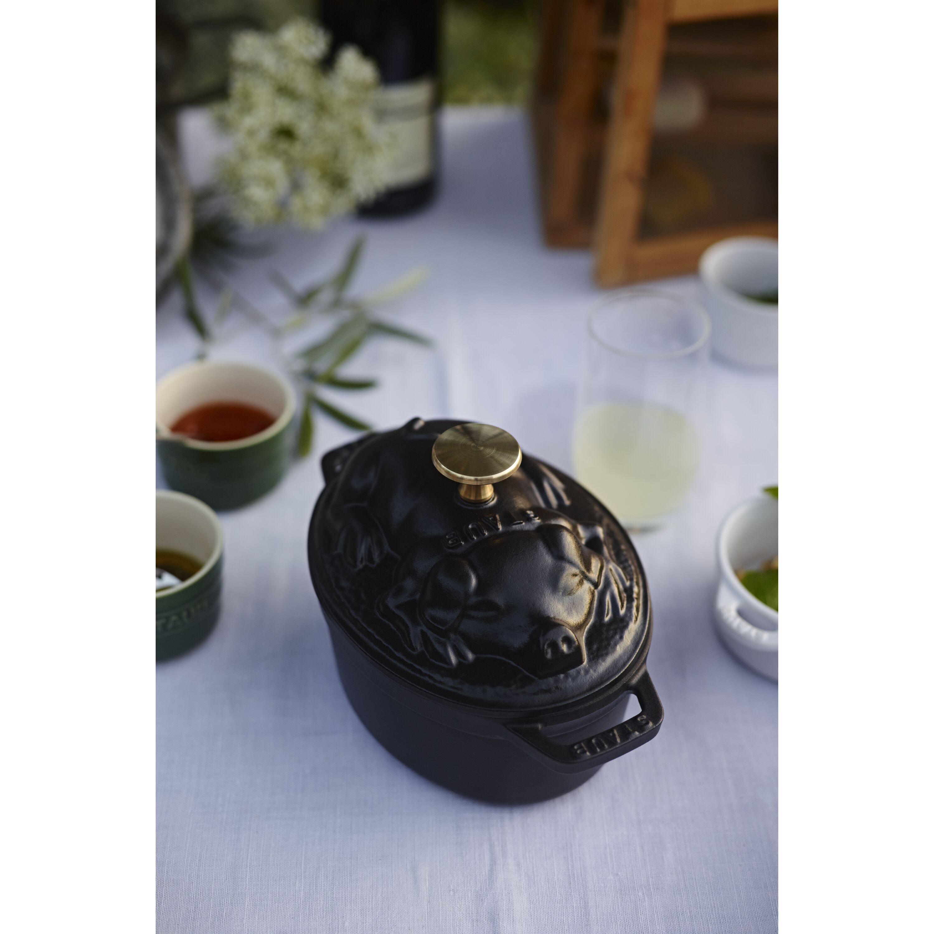 17 cm oval Cast iron Cocotte Pig lid black