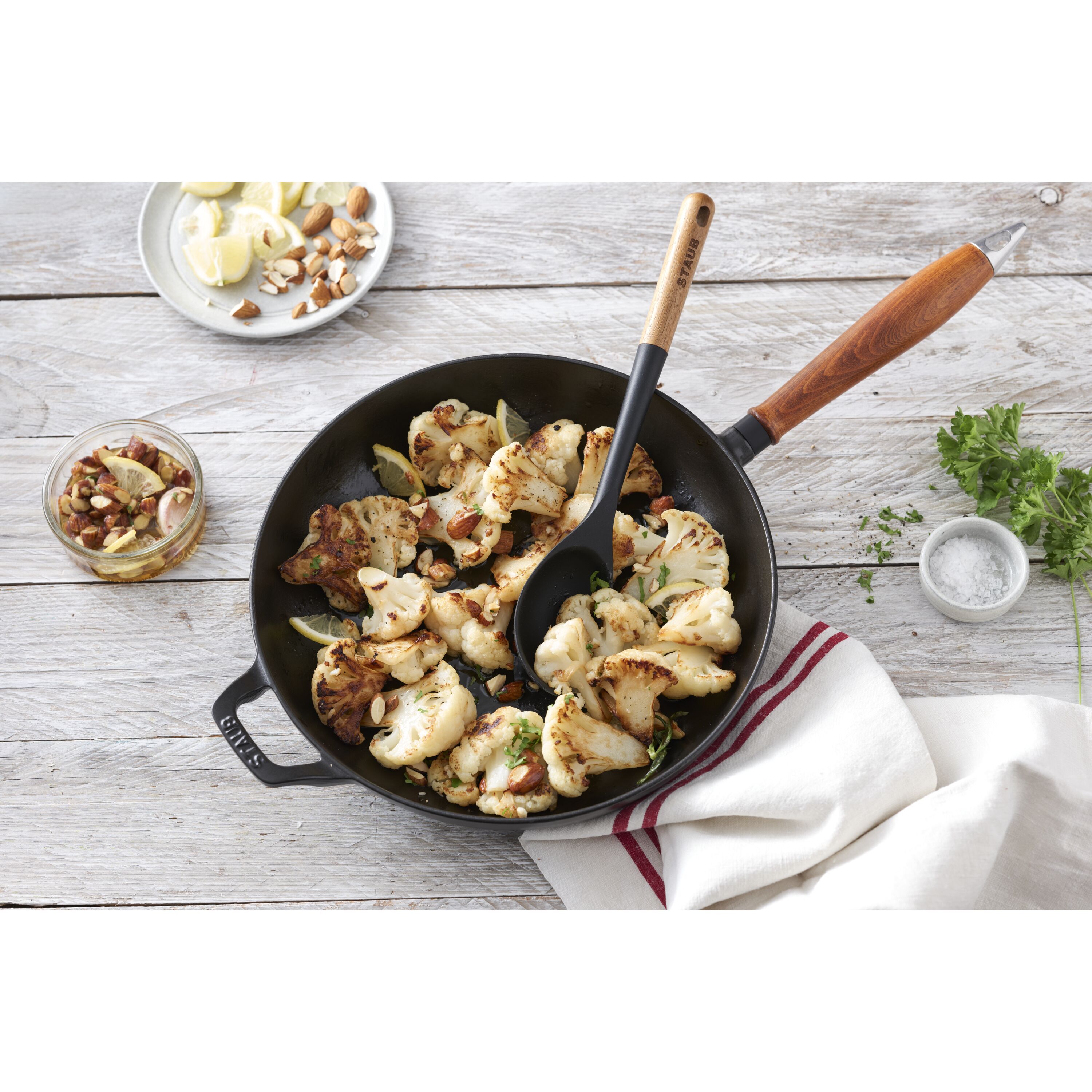 28 cm Cast iron Frying pan with wooden handle black
