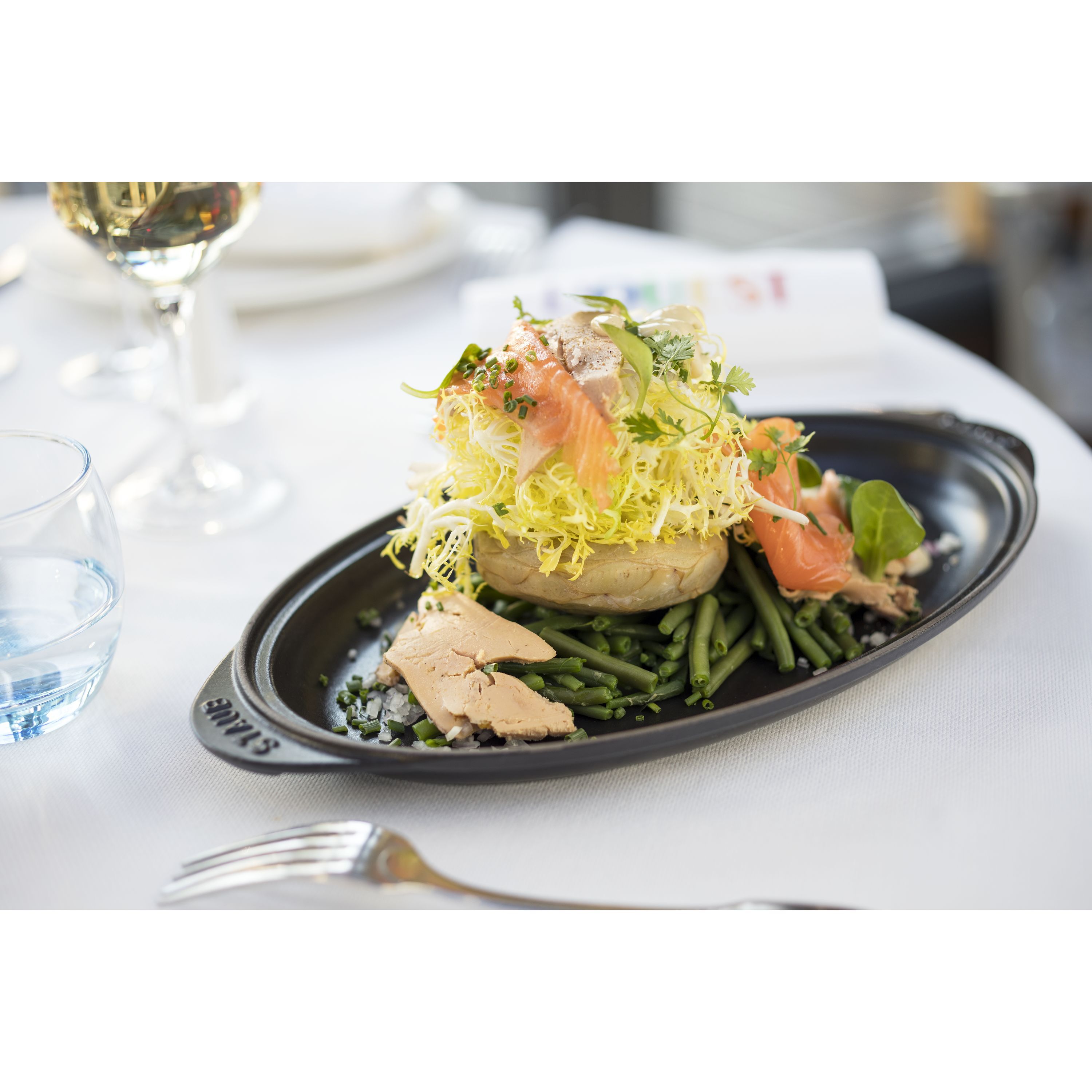 31 cm oval Cast iron Oven dish with lid black