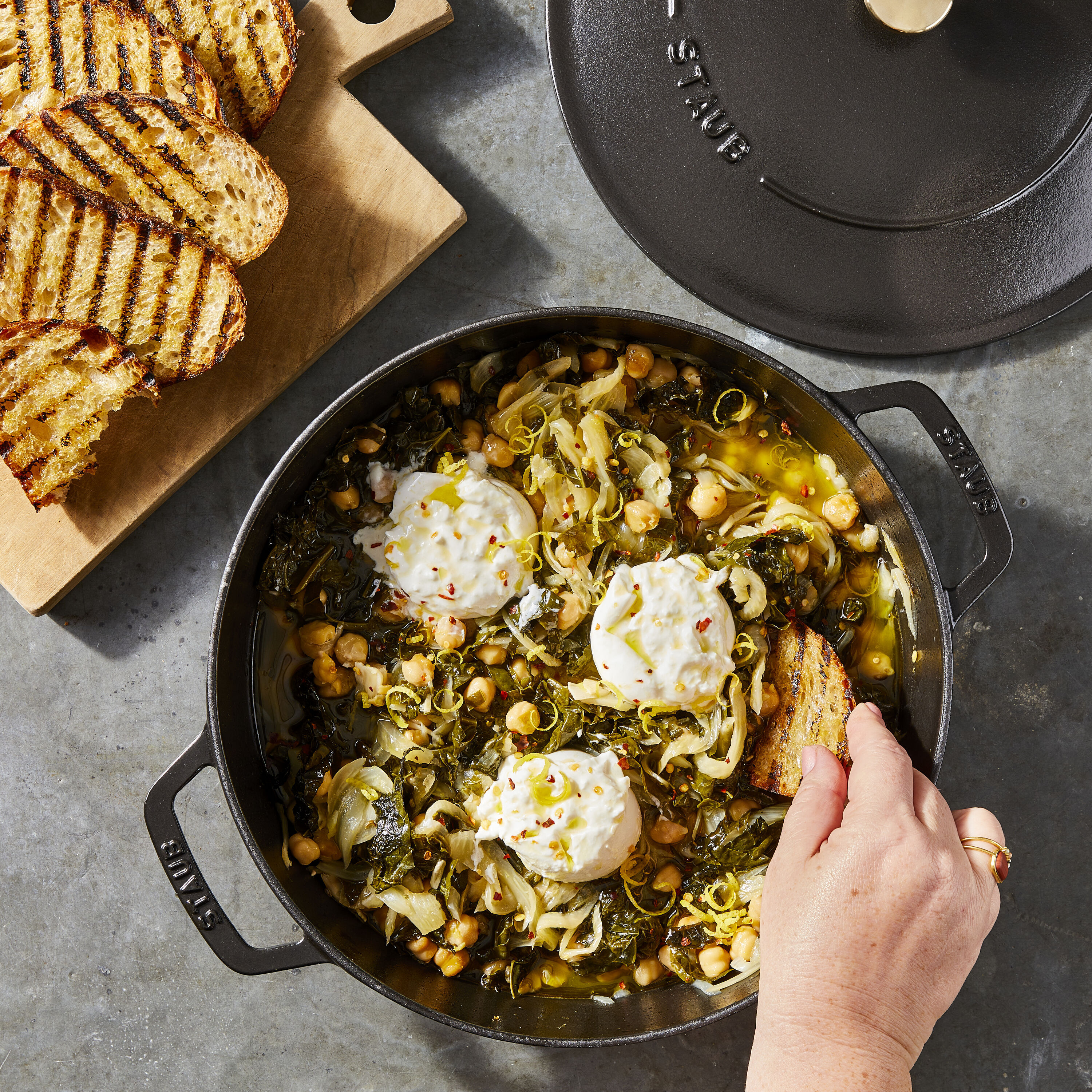 28 cm round Cast iron Saute pan Chistera black