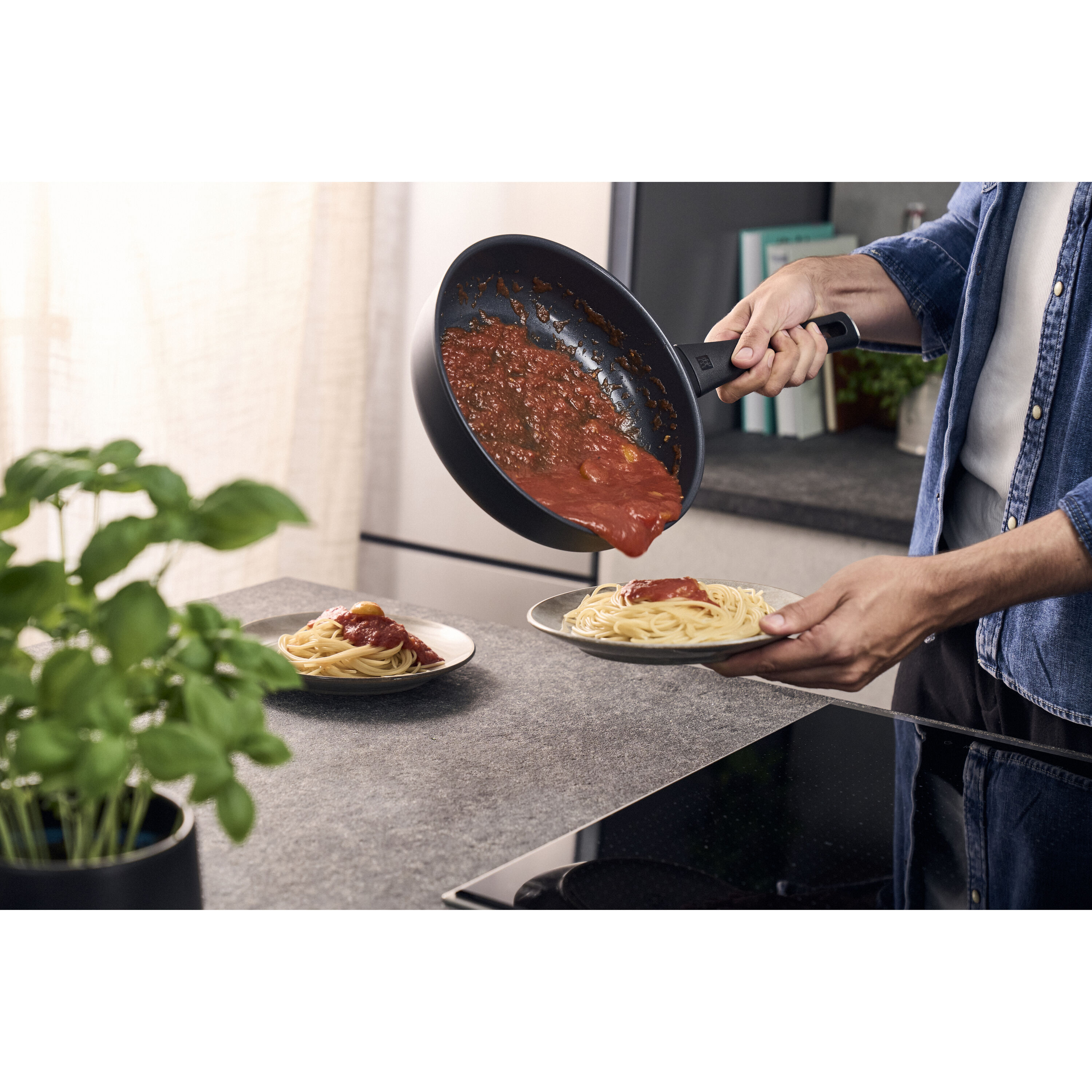 Saute pan, 28 cm, Aluminium, Titanium-reinforced ceramic non-stick coating